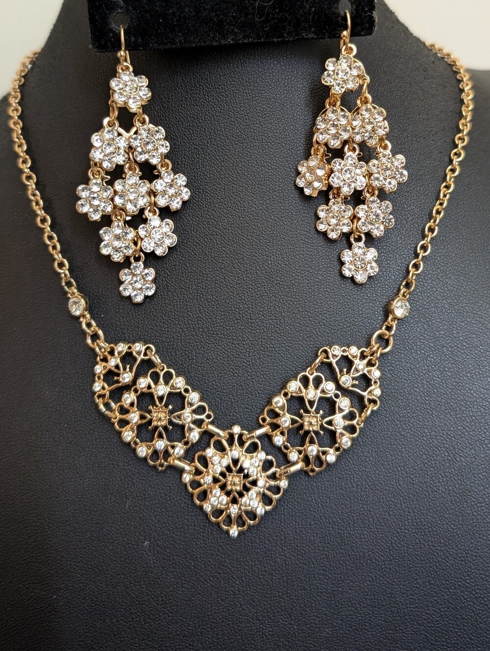 Vintsge Gold Filegree & Crystals  Necklace and Earrings Set